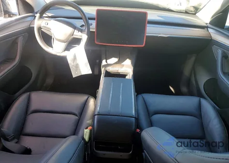 2024 Tesla Model Y из США, поврежденный, VIN 7SAYGDED2RF153059